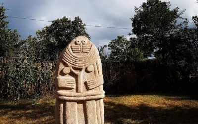 Le-Mas-Ruas-Aveyron-Parc_Menhir-Soir